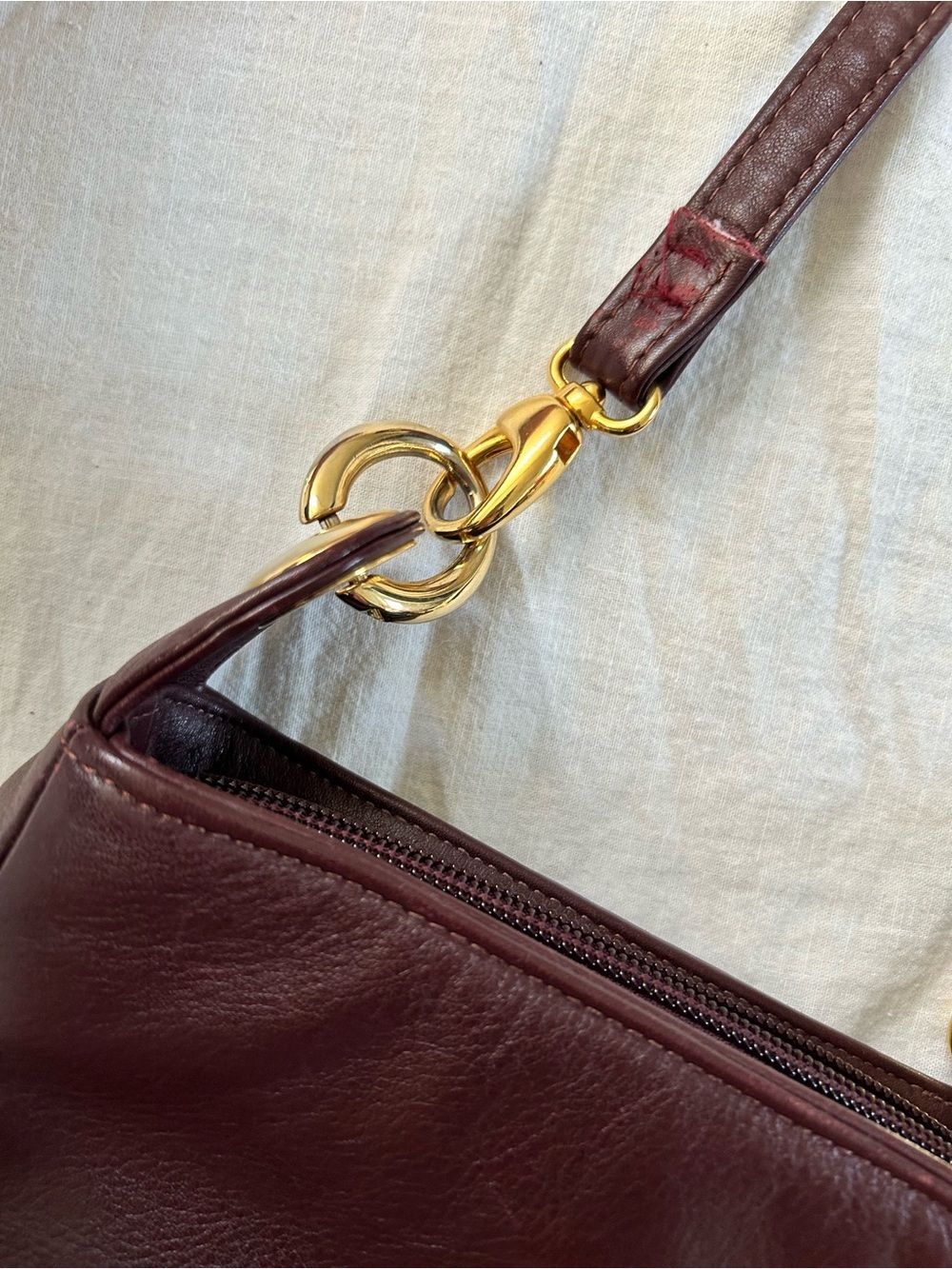 Elegant vintage Women's Shoulder Bag in Deep Wine - Picture 3 of 6